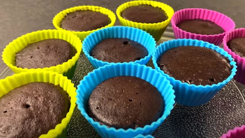 Кексы в формочках шоколадные шаг 8