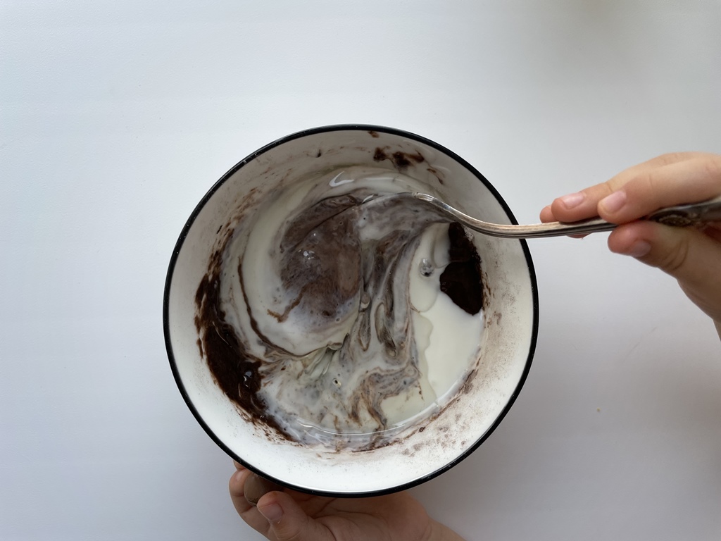 Шоколадный кекс в кружке без молока шаг 6